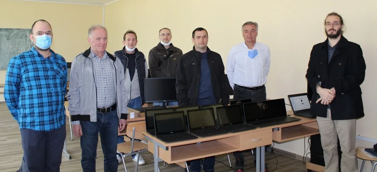 The Liberland Aid Foundation has donated 30 laptop to Tehnička Škola Apatin Apatin