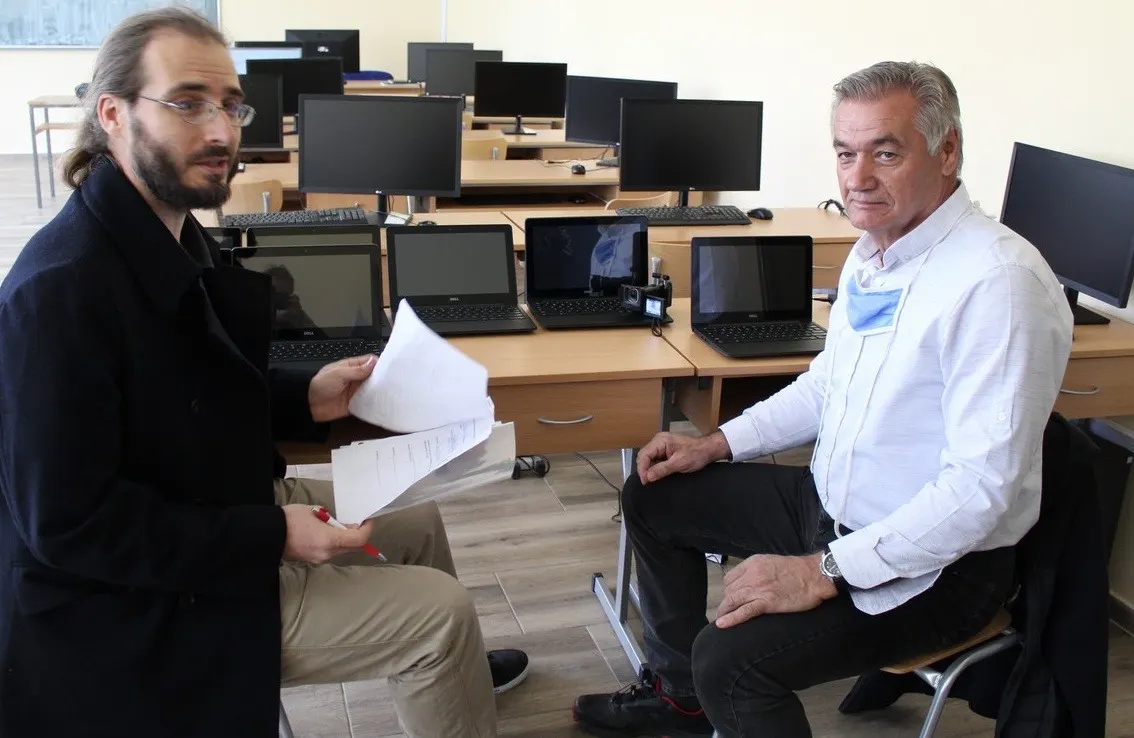 Local news coverage of our recent donation of laptop computers in Apatin