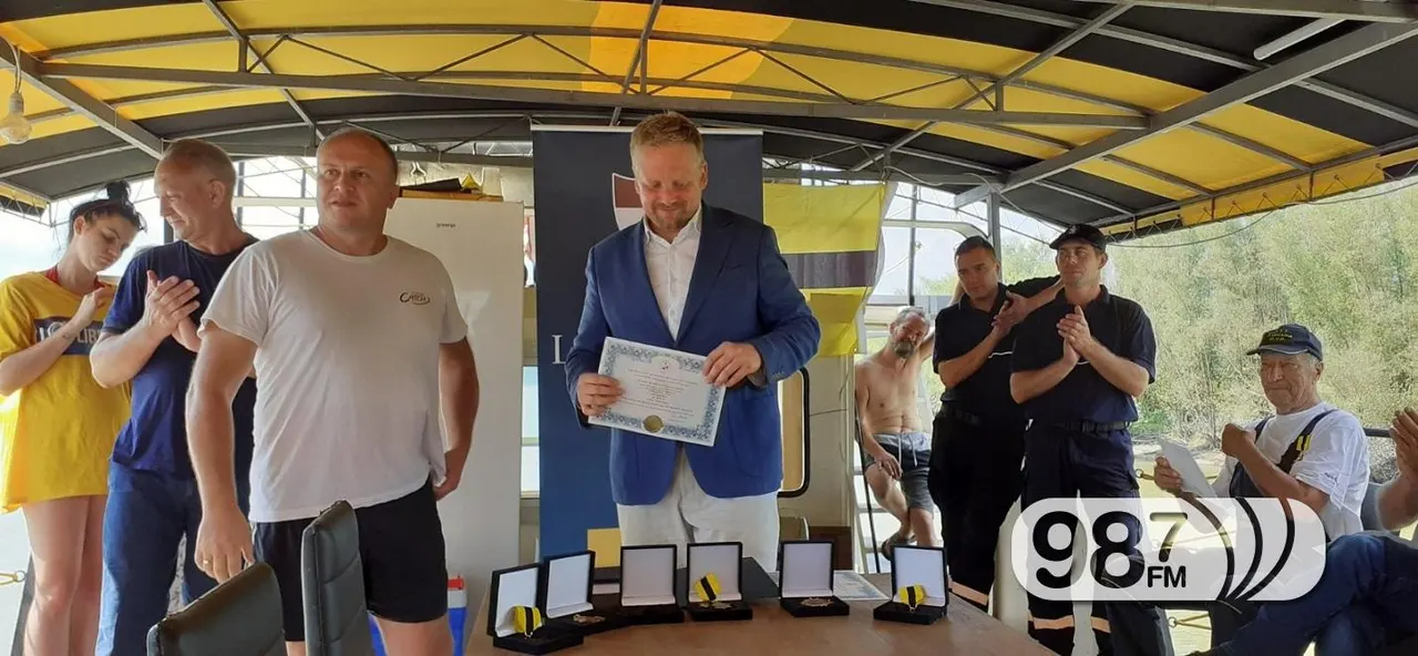 THE PRESIDENT OF LIBERLAND DECORATED FIREFIGHTERS AND DIVERS FROM APATIN AND SOMBOR
